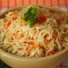 Быстрая капуста, засоленная горячим способом.